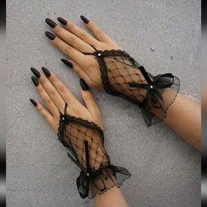 NWT, Elegant Black Lace Fingerless Gloves
